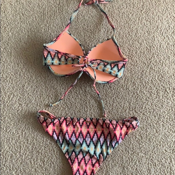 Bikini - Picture 3 of 5